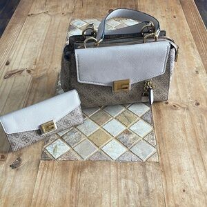 Guess Purse and matching wallet is BNWOT ❤️❤️❤️‍🔥❤️‍🔥
